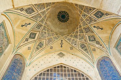 دانلود عکس شیراز ایران سقف گنبد ایرانی آجر و موزاییک