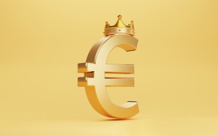 دانلود عکس تابلو طلایی یورو با تاج طلایی در پس زمینه زرد برای