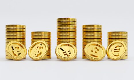 دانلود عکس ایزوله ارز اصلی روی پشته سکه طلایی شامل