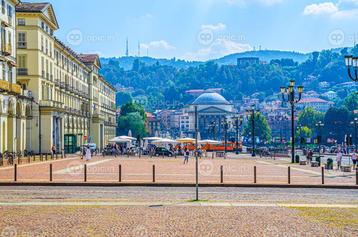 دانلود عکس تورین ایتالیا سپتامبر piazza vittorio veneto main
