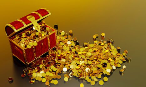 دانلود عکس بسیاری از توزیع سکه های طلا از صندوق گنج پرواز کرد