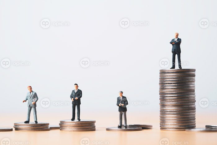 دانلود عکس فیگور مینیاتوری چهار تاجر ایستاده متفاوت