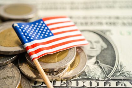 دانلود عکس پشته پول سکه با بانکداری مالی پرچم آمریکا
