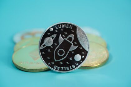 دانلود عکس گروه ستاره ای لومن xlm همراه با سکه ارز دیجیتال