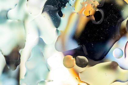 دانلود تصویر الگوی انتزاعی مشکی و طلایی ساخته شده با حباب های روغن روی آب