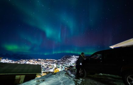 دانلود عکس زیبای شفق قطبی شمال بر فراز منظره شهر