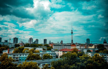 دانلود عکس خط افق برلین در یک روز آفتابی