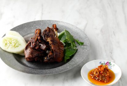 دانلود عکس bebek ireng madura یا اردک سیاه معمولی غذاهای خیابانی در