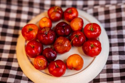 دانلود عکس میوه برزیلی غذای گوجه فرنگی آسرولا