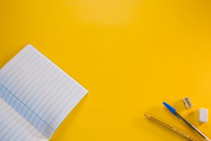 دانلود دفترچه یادداشت عکس مداد پاک کن و تراش با پس زمینه زرد