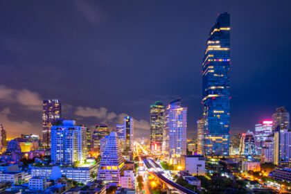 دانلود عکس منظره شهری مرکز تجاری در مرکز شهر بانکوک در طول
