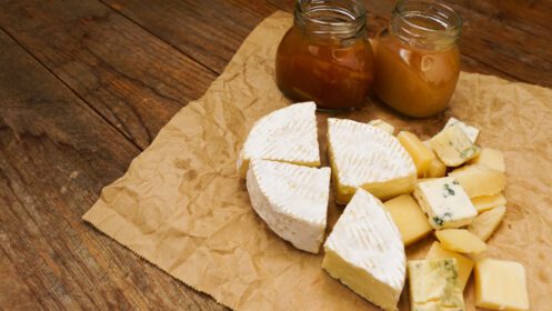 دانلود پنیر عکس روی کاغذ کاردستی با مربای خانگی و عسل در لیوان