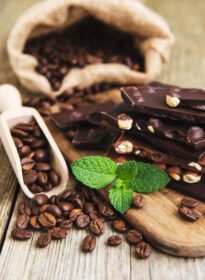 دانلود عکس دانه های شکلات و قهوه
