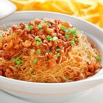 وکتور خالکوبی هنر مگس مار طراحی و طرح سیاه و سفید با تصویر خطی جدا شده در پس زمینه سفید