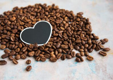 دانلود عکس دانه قهوه و کارت به شکل قلب