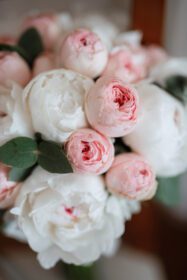 دانلود عکس دسته گل عروسی زیبا از گلهای طبیعی تازه
