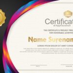 دانلود وکتور حیوانات فضانورد پترن بدون پس‌زمینه پس‌زمینه خرس پاندا زرافه و ببر روی لباس‌های فضایی با ستارگان ماه و صور فلکی برای طراحی بسته‌بندی