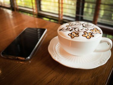 دانلود عکس قهوه لاته آرت با موبایل با صفحه نمایش خالی برای