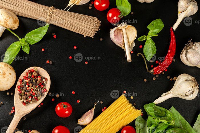 دانلود عکس پس زمینه غذا با مواد لازم برای پخت اسپاگتی یا