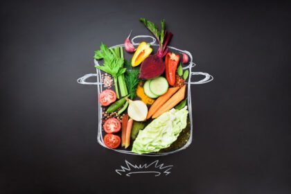دانلود عکس مواد غذایی برای ترکیب سوپ خامه ای روی خورش رنگ شده