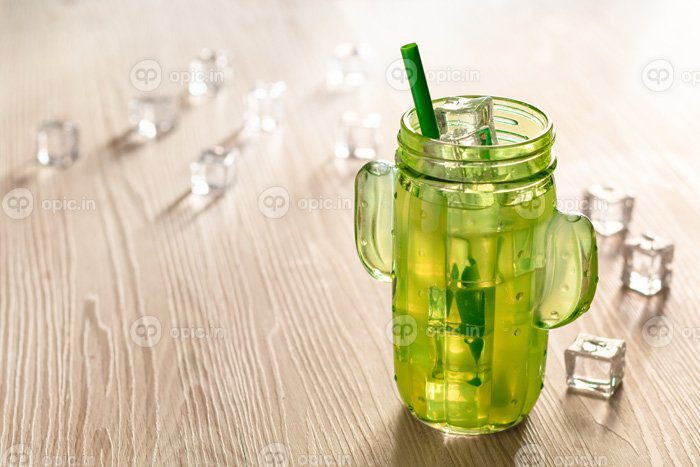 دانلود عکس لیموناد تازه در شیشه آماده نوشیدن