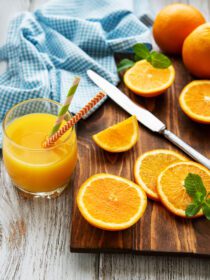 دانلود عکس لیوان آب میوه و پرتقال