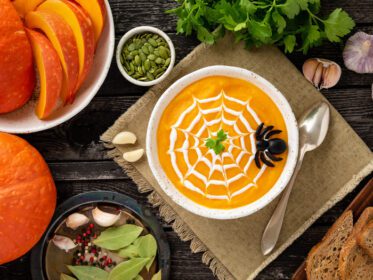 دانلود عکس غذای خنده دار برای هالووین سوپ پوره کدو تنبل تار عنکبوت