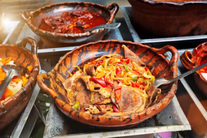 دانلود عکس غذای ملی مکزیکی در یک رستوران شیک و مد روز در مکزیک