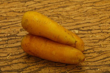 دانلود عکس غذای طبیعی هویج زرد خام