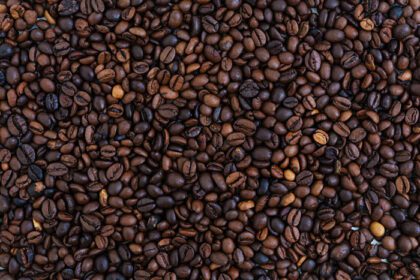 دانلود عکس مخلوط انواع دانه قهوه پس زمینه قهوه