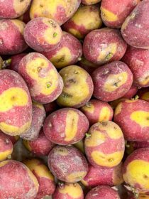 دانلود عکس بازار میوه سیب زمینی فروشگاه غذای سالم میان وعده غذایی روی