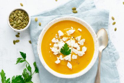 دانلود عکس سوپ خامه کدو حلوایی با پنیر فتا غذای خانگی پاییزی