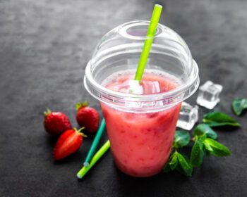 دانلود عکس نوشیدنی با طراوت تابستانی با توت فرنگی