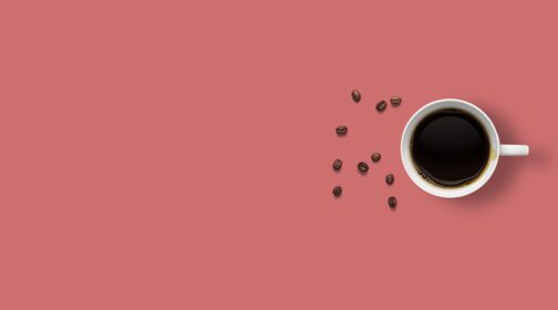 دانلود عکس ظروف قهوه با نمای بالا روی لیوان