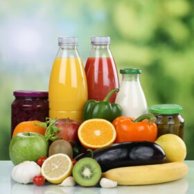 دانلود عکس گیاهخواری خوردن میوه سبزیجات و نوشیدنی آب پرتقال