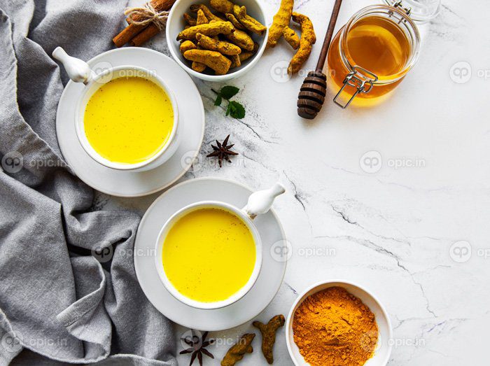 دانلود عکس نوشیدنی لاته زردچوبه زرد