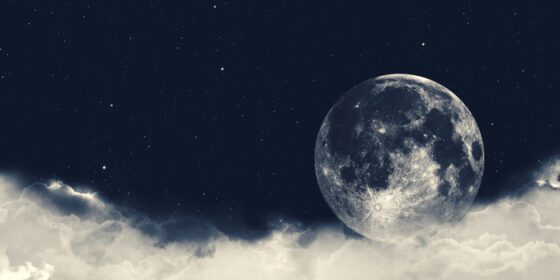 دانلود عکس تصویر سه بعدی از ماه کامل در یک شب ابری