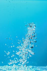 دانلود عکس تصویر پس زمینه انتزاعی حباب ها در آب تمیز