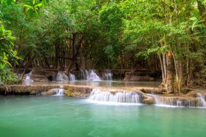 دانلود عکس نمایی از آبشار در پارک ملی کوئان سریناگاریندرا در تایلند