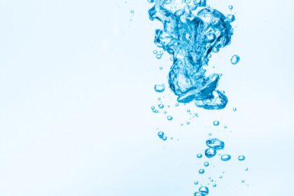 دانلود عکس حباب های آبی در آب