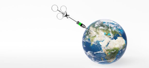دانلود عکس سرنگ پزشکی با سوزن سیاره زمین را واکسینه کرد