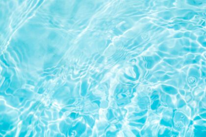 دانلود عکس تار آبی شفاف رنگی شفاف سطح آب آرام