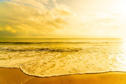 دانلود عکس دریای زیبای ساحل در زمان طلوع یا غروب خورشید
