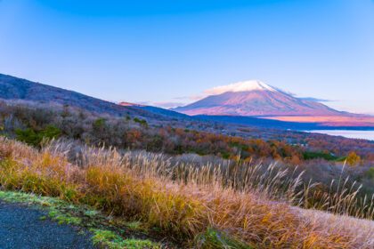 دانلود عکس منظره زیبای کوه فوجی در فصل پاییز