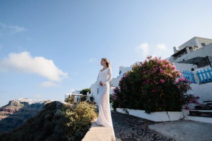 دانلود عکس اروپا یونان یونان سفر تعطیلات زن در حال نگاه کردن