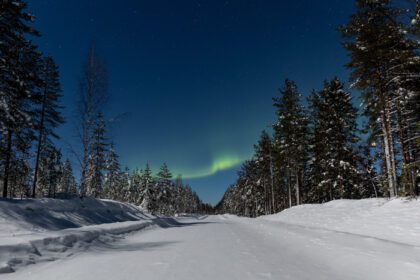 دانلود عکس نور زیبای شمال با نام مستعار شفق قطبی و مهتاب