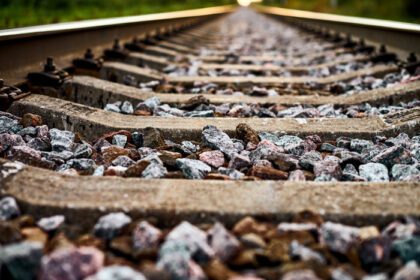 دانلود عکس خط راه آهن که به مسیر راه آهن راه آهن می رود
