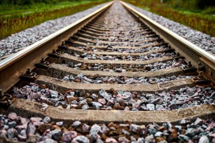 دانلود عکس خط راه آهن که به مسیر راه آهن راه آهن می رود