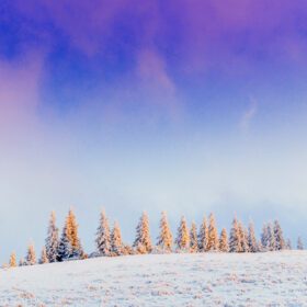 دانلود عکس چشم انداز زیبای زمستانی در کوه های کارپات