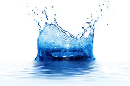 دانلود عکس پاشش آب تمیز تازه به رنگ آبی